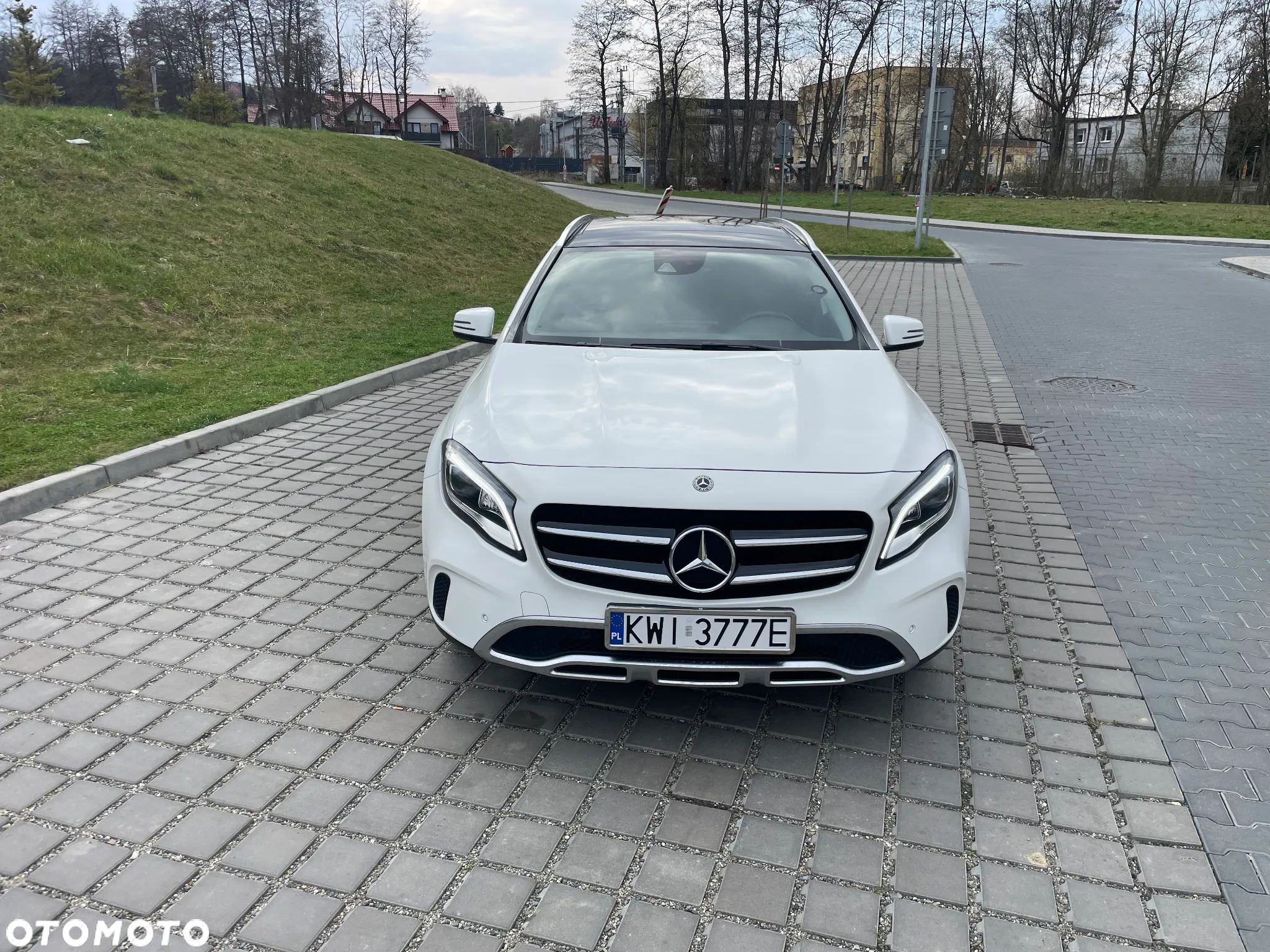 Mercedes-Benz GLA 180 7G-DCT - 1