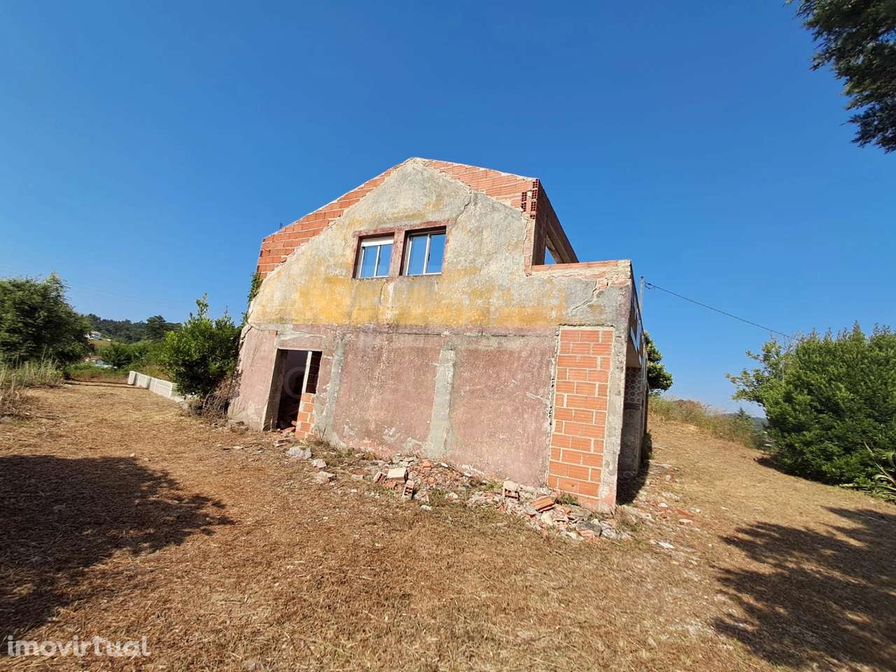 Moradia em construção em Salir de Matos - Grande imagem: 2/17