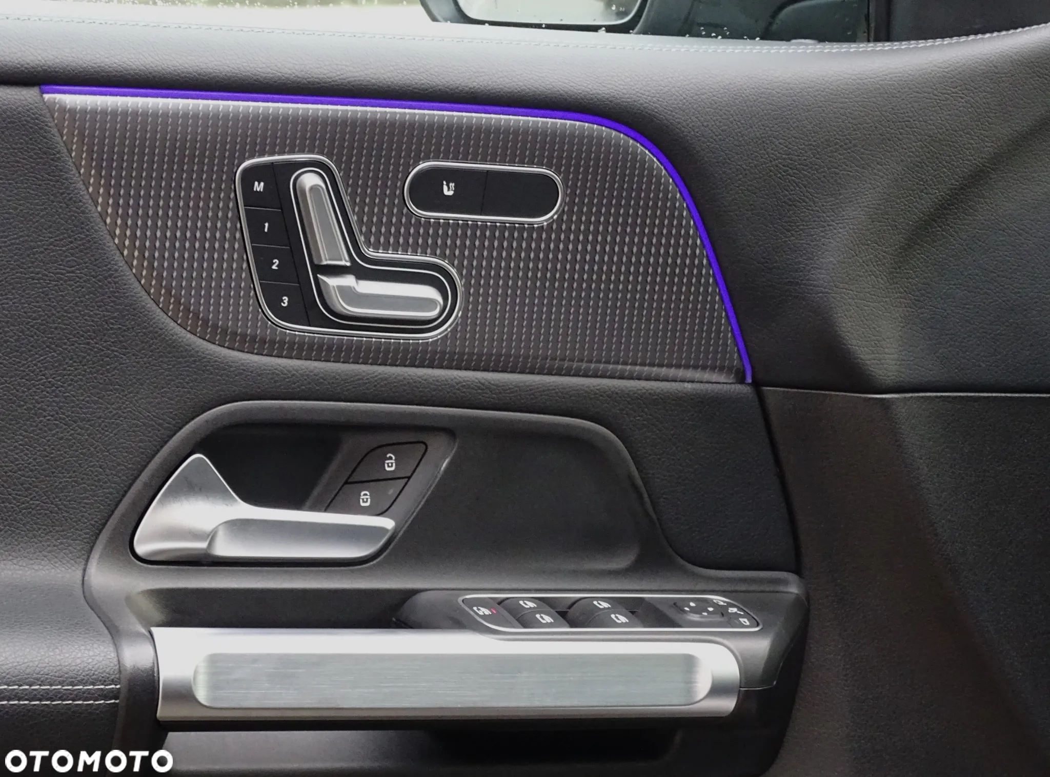 Mercedes-Benz GLB - 16