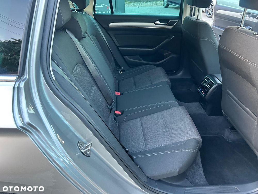 Volkswagen Passat 2.0 TDI SCR DSG Comfortline - 28