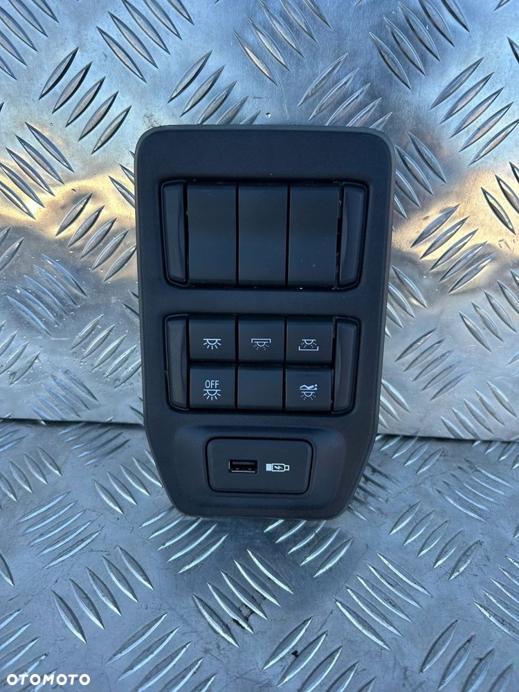 PANEL PRZEŁĄCZNIKI KONSOLA SCANIA NTG NOWY MODEL - 1