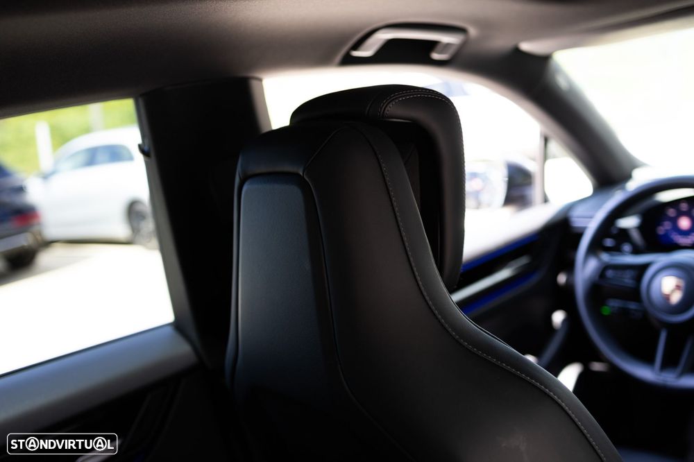 Porsche Macan Electric 4 - 38