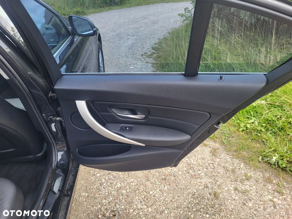 BMW Seria 3 320i Sport Line - 17