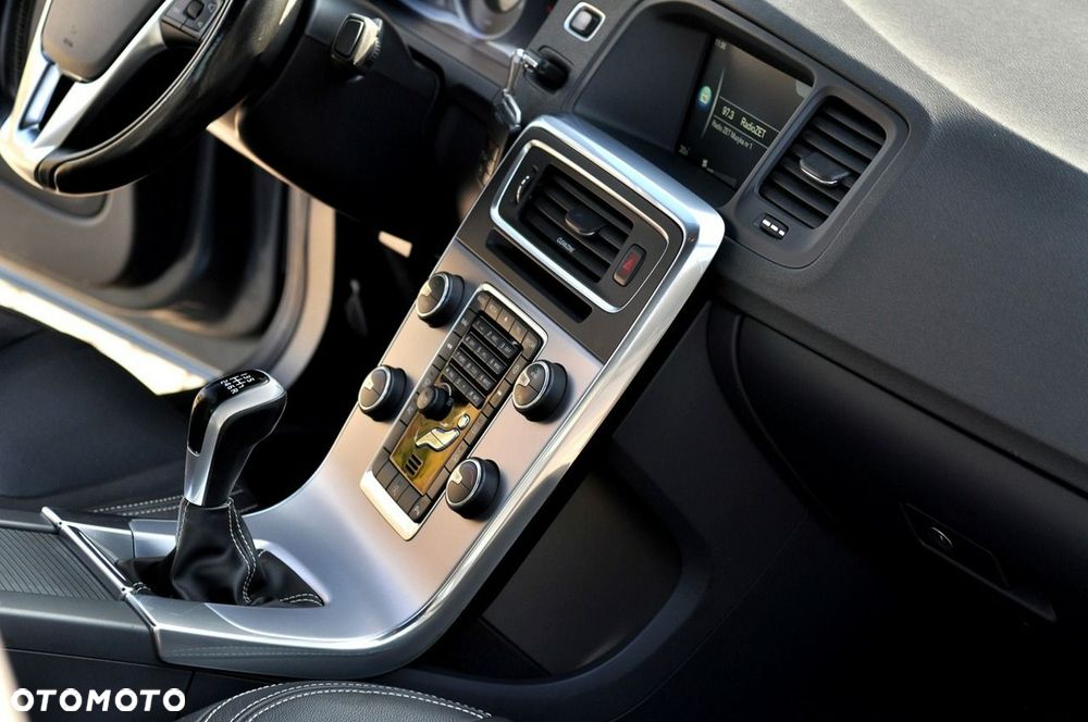 Volvo S60 D3 Drive-E Momentum - 17