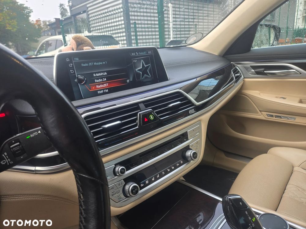 BMW Seria 7 750i xDrive - 24