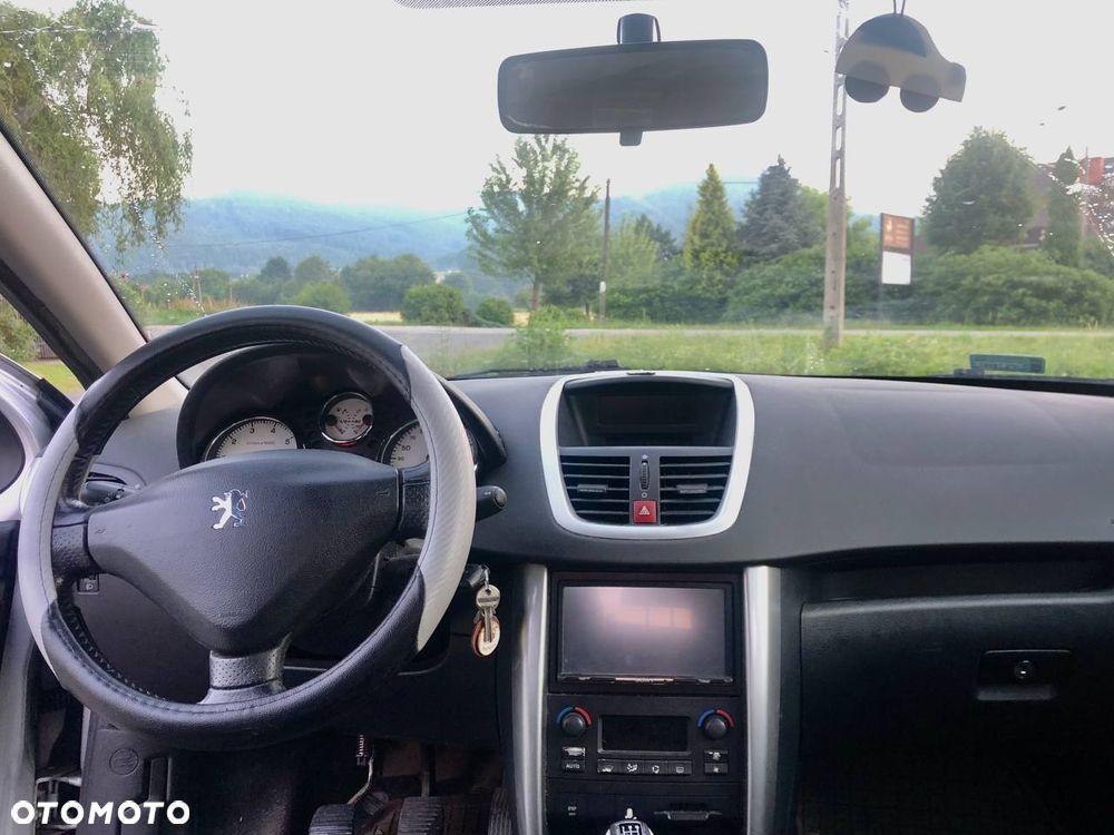 Peugeot 207 - 13