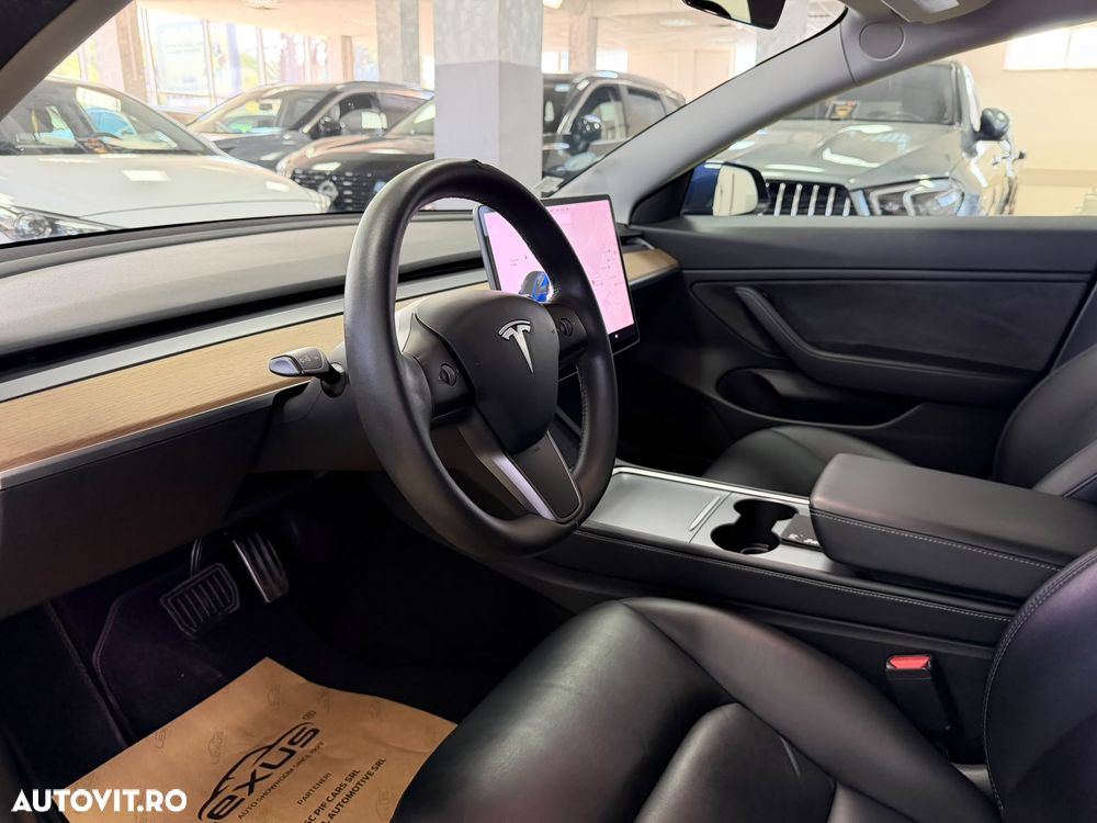 Tesla Model 3 - 5