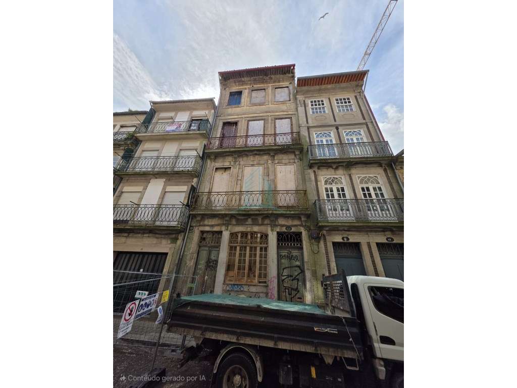 Prédio para Reabilitação na Baixa - Grande imagem: 2/60