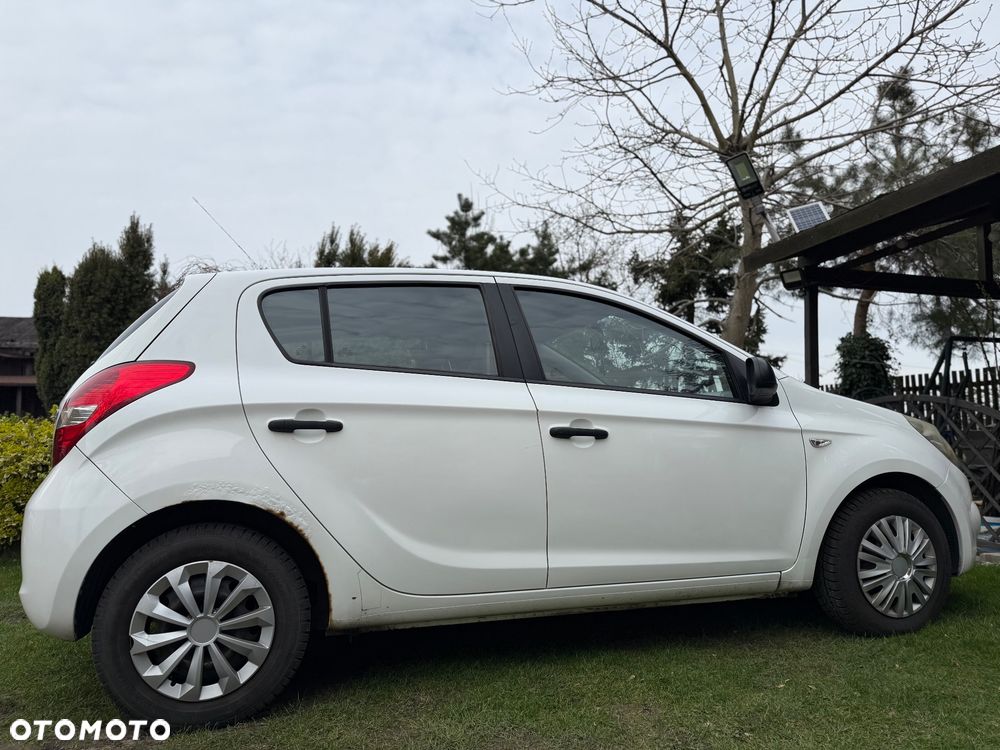Hyundai I20 2010 photo 3