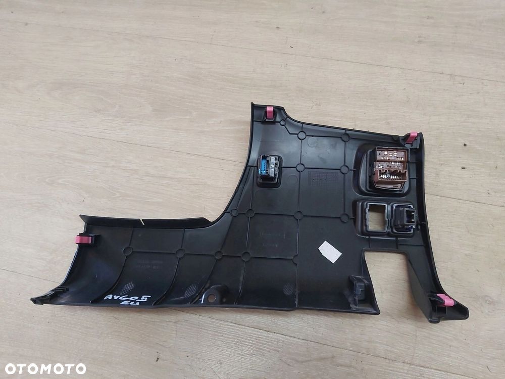 Toyota AYGO II osłona deski kolanowa pod kierownice 14-20r - 2