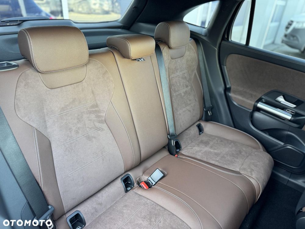Mercedes-Benz GLA 200 AMG Line - 18