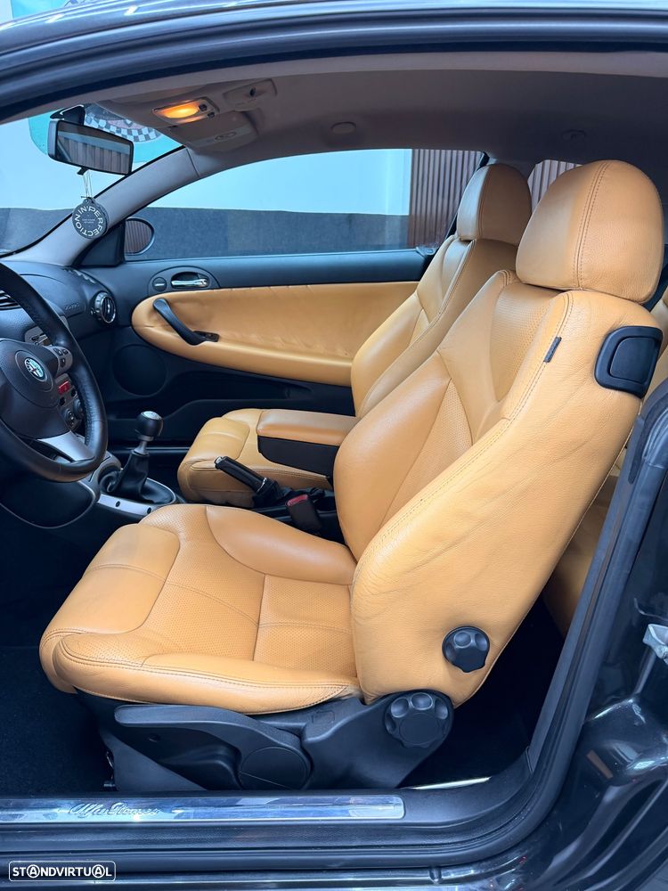 Alfa Romeo GT 1.9 JTD M-JET Distinctive - 37