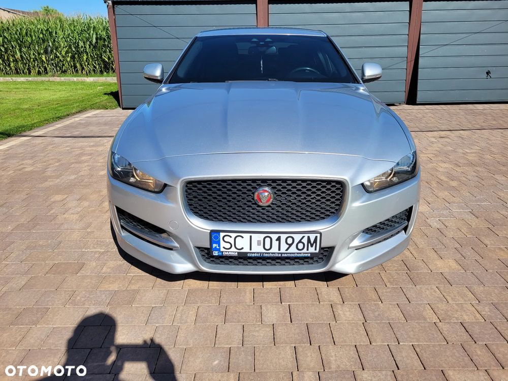 Jaguar XE 2.0 D R-Sport - 8