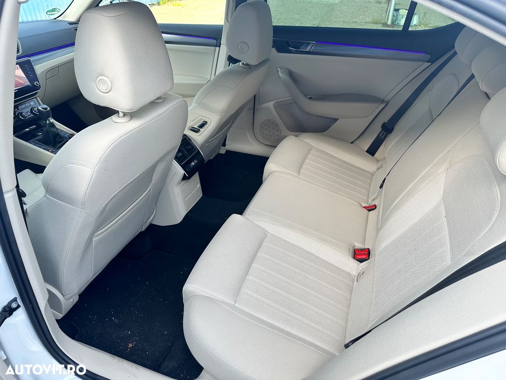 Skoda Superb 2.0 TDI DSG Sportline - 8