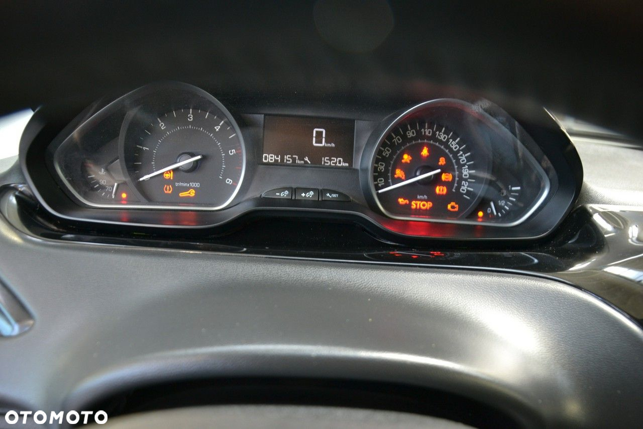 Peugeot 208 - 17