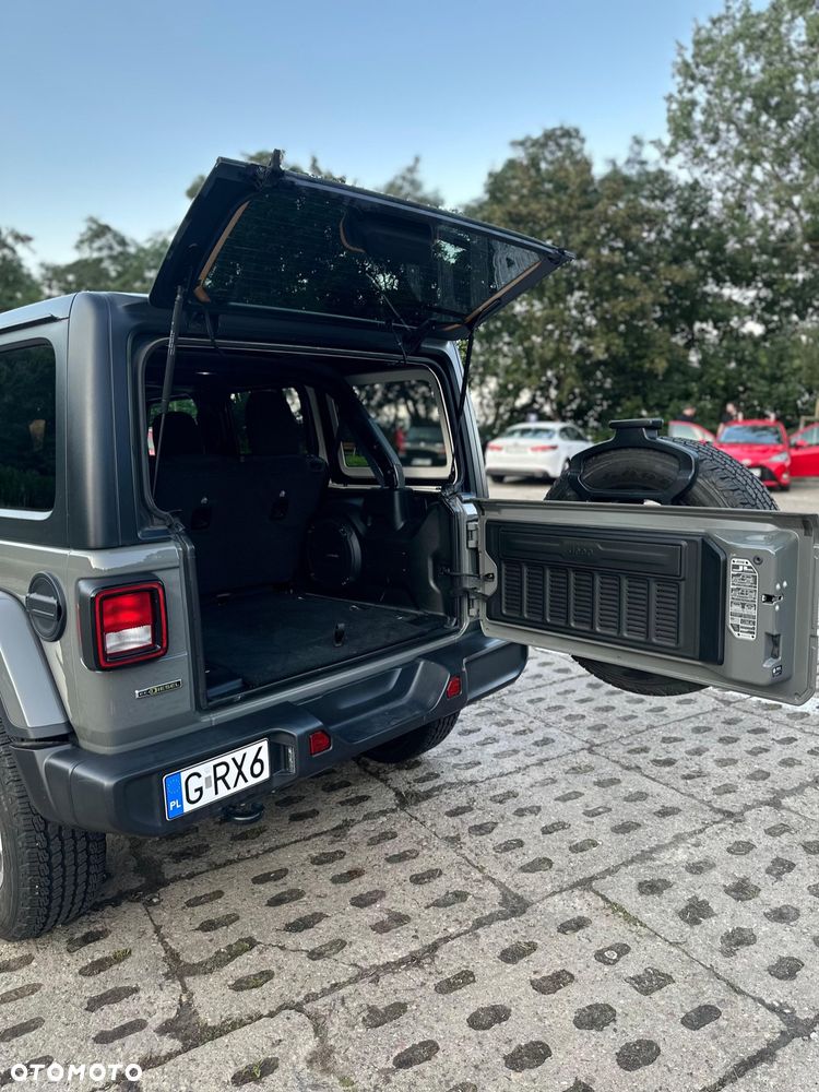 Jeep Wrangler - 11