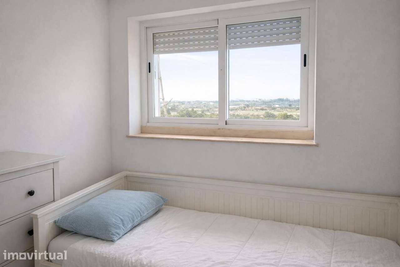 Quarto individual em moradia em Montelavar - Grande imagem: 2/10