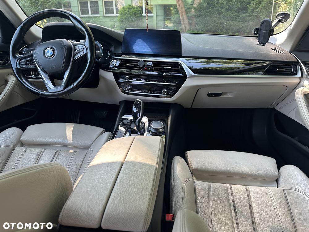 BMW Seria 5 520d xDrive - 12
