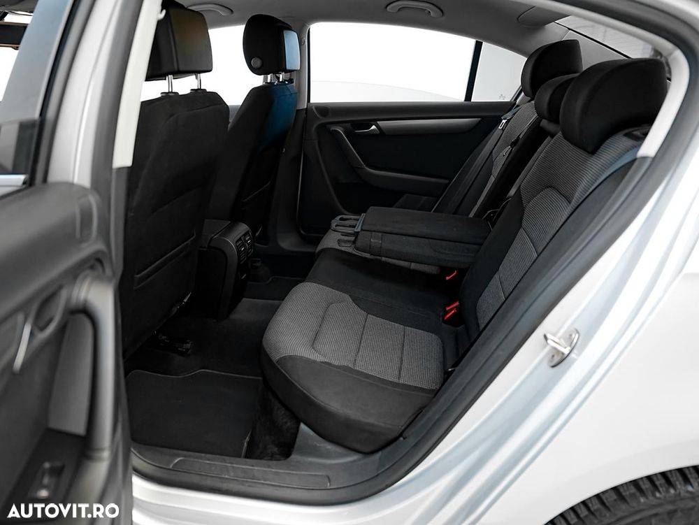 Volkswagen Passat - 13