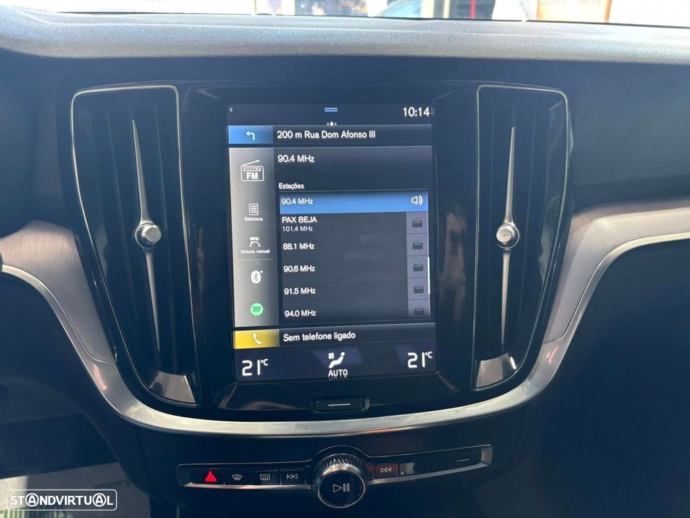 Volvo V60 2.0 B4 Momentum Geartronic - 32