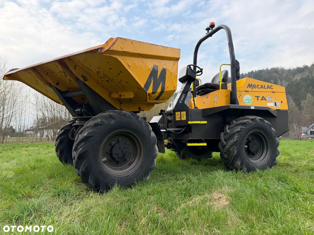 Terex Mecalac TA6s Wozidło wózek z Obrotową Kolebą. 6ton ładowność. 4x4. Silnik Perkins 80KM 4 cylindry. 1900 mtg. 2021 rok. Kamera z wielkim Ekranem! Jazda Rewers 3prędkości. Maszyna jak Nowa z Norweskiego Gospodarstwa! Ani deka luzów i wycieków! Hydrostatic. Pełny Oryginał. Hamulce brzytwa. Serwisy w DEKRA. Maszyna Woziła lekkie ładunki. Praktycznie zerowe zużycie. Wielka Okazja. Wszystko w pełnym Oryginale. Opony Oryginał wszystkie z 2020roku. - 25