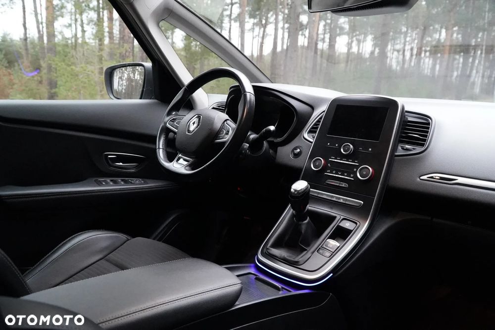 Renault Grand Scenic - 26