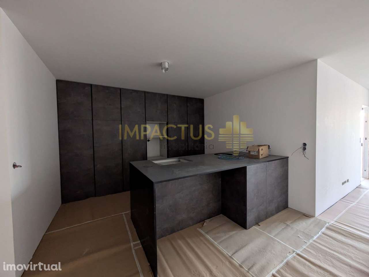 Apartamento T2 com terraço junto ao Metro - Grande imagem: 3/19