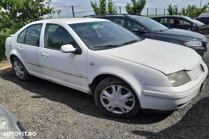 Dezmembrez Volkswagen VW Bora 1 [1998 - 2005] Sedan 1.6 16V MT (105 h - 3