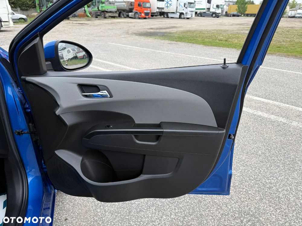 Chevrolet Aveo 1.6 LTZ - 24