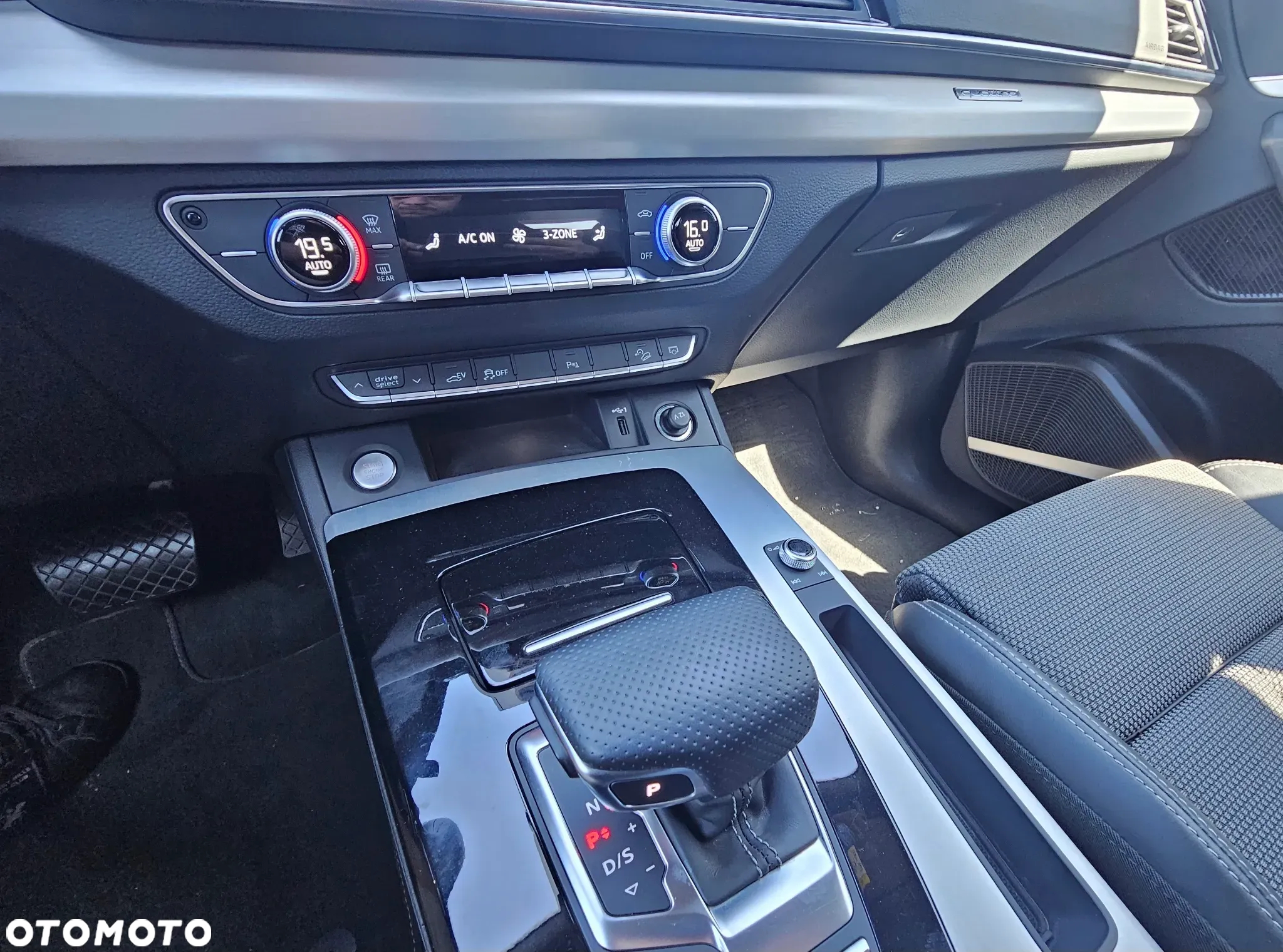 Audi Q5 ver-50-tfsi-e-quattro-advanced-s-tronic - 26