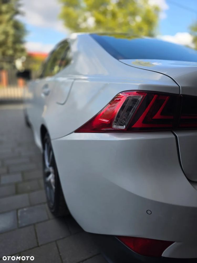 Lexus IS 300h Elegance - 15