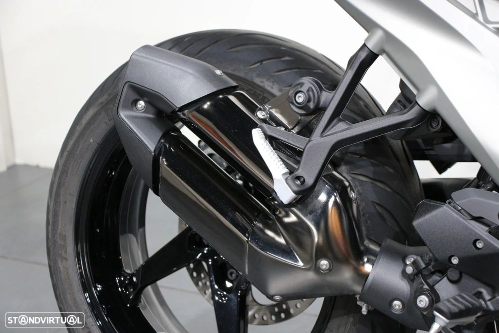 BMW R 1300 R - 13