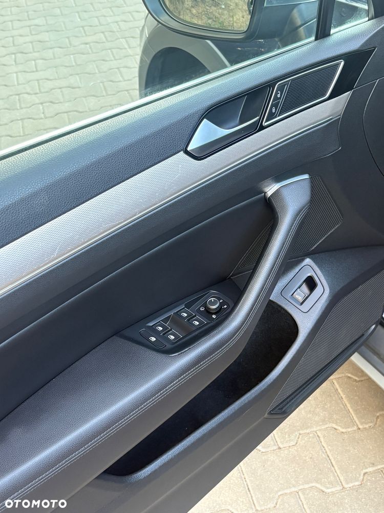 Volkswagen Passat Alltrack - 12