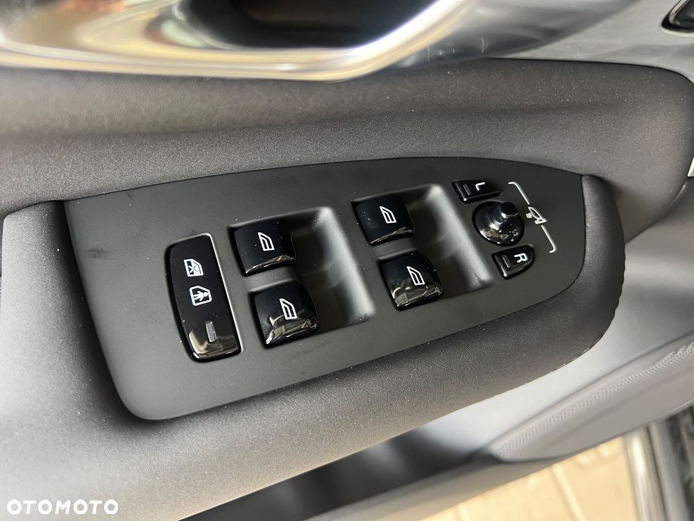 Volvo XC 90 T8 AWD Plug-In Hybrid Ultra Bright 7os - 30