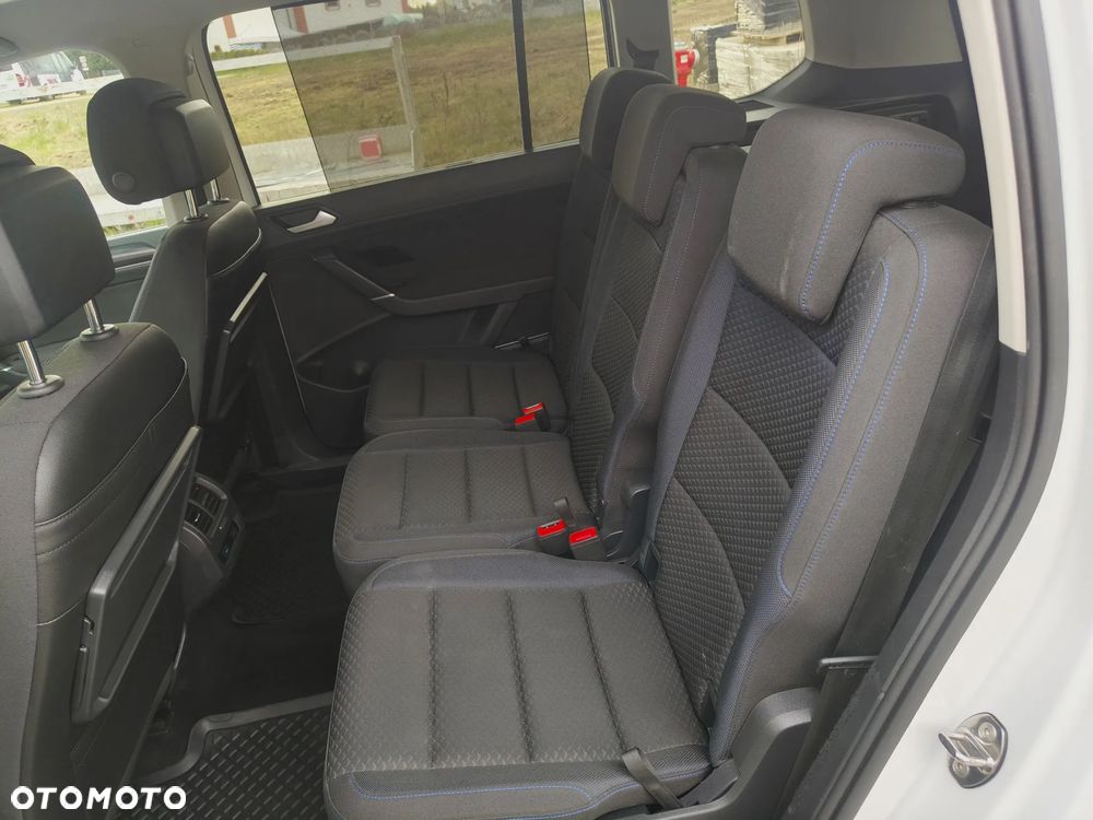 Volkswagen Touran 2.0 TDI SCR UNITED - 23