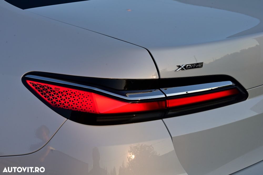 BMW Seria 7 740d xDrive MHEV - 29