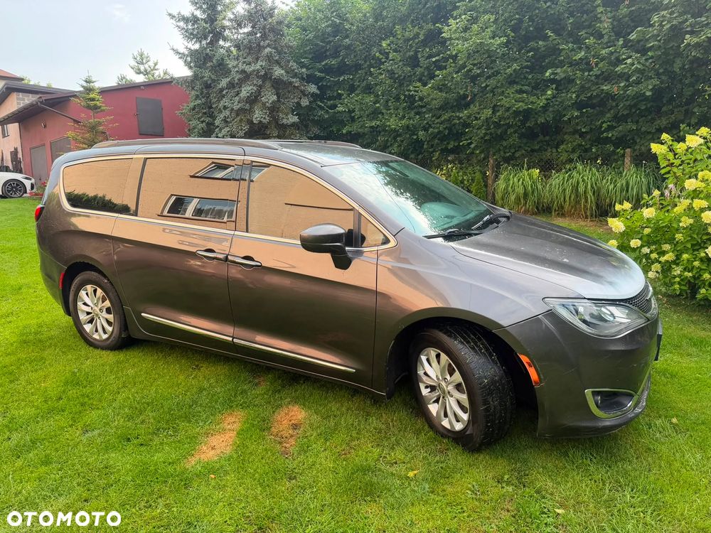 Chrysler Pacifica - 5