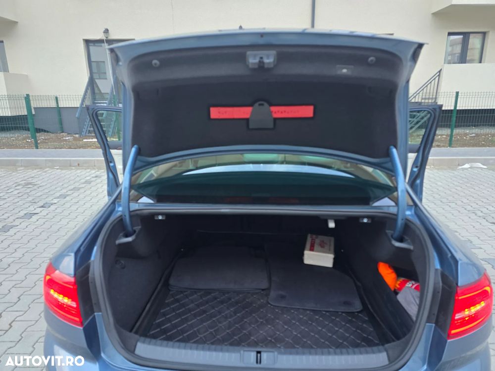 Volkswagen Passat - 18