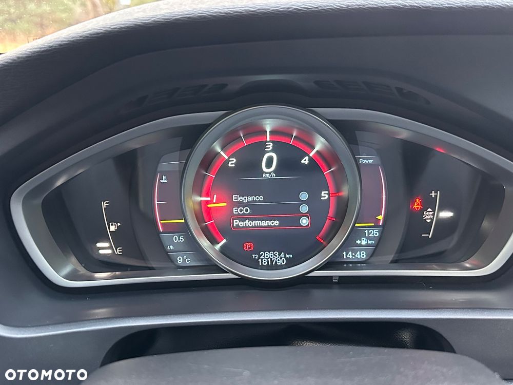 Volvo V40 D2 R Design - 32