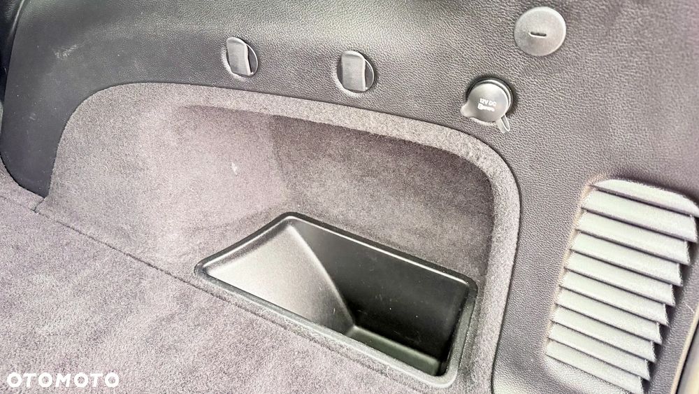 Jeep Grand Cherokee - 32