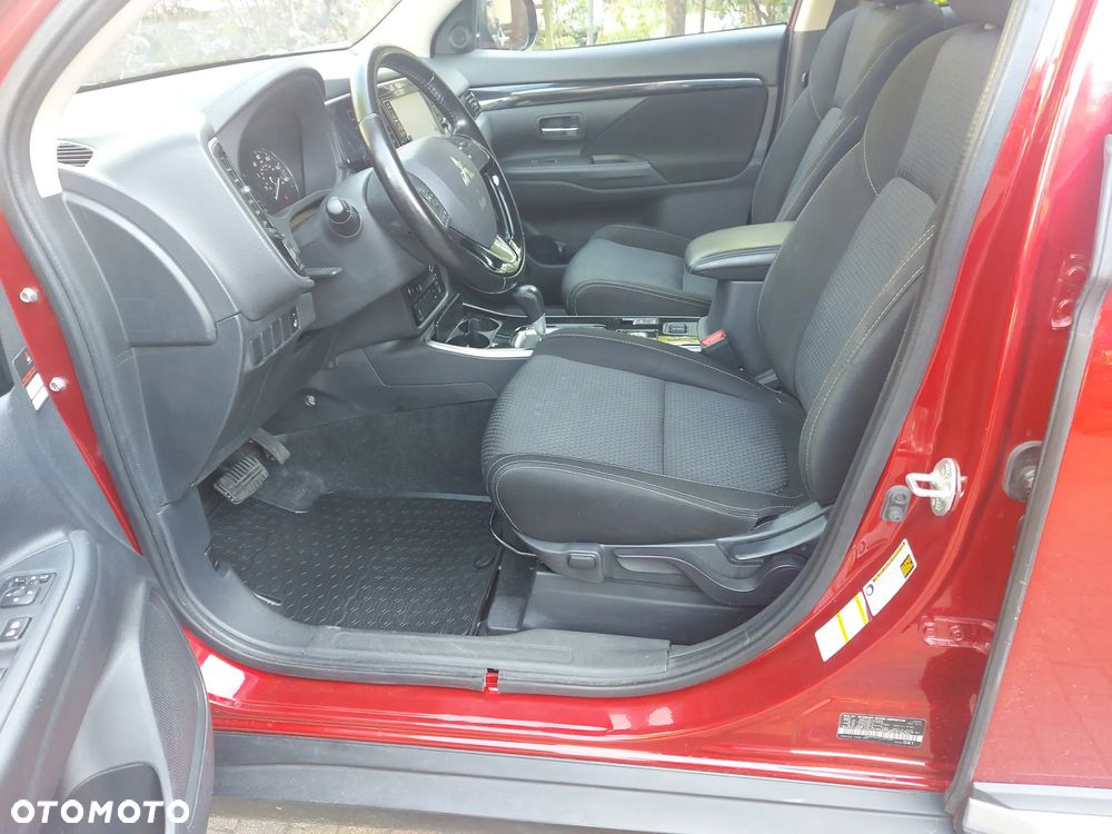 Mitsubishi Outlander - 10