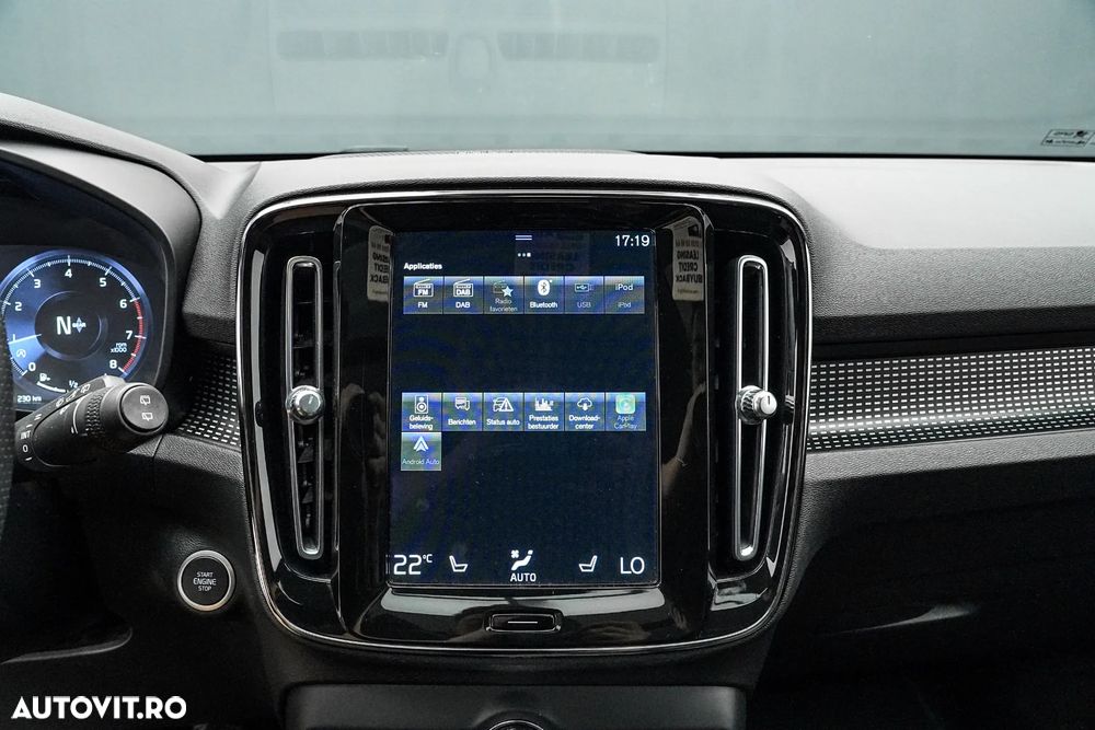 Volvo XC 40 - 25