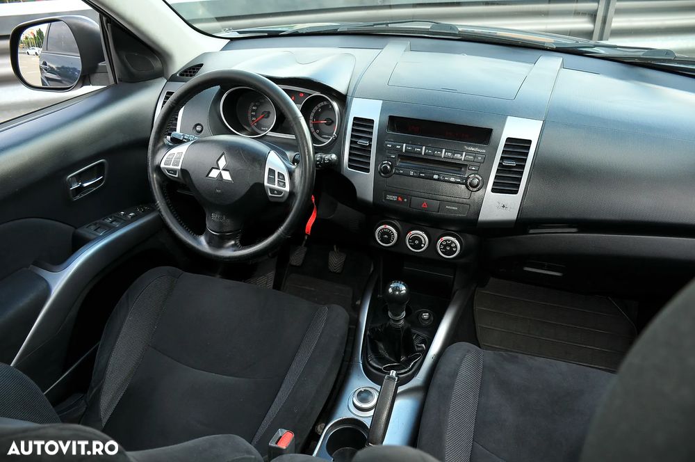 Mitsubishi Outlander - 4