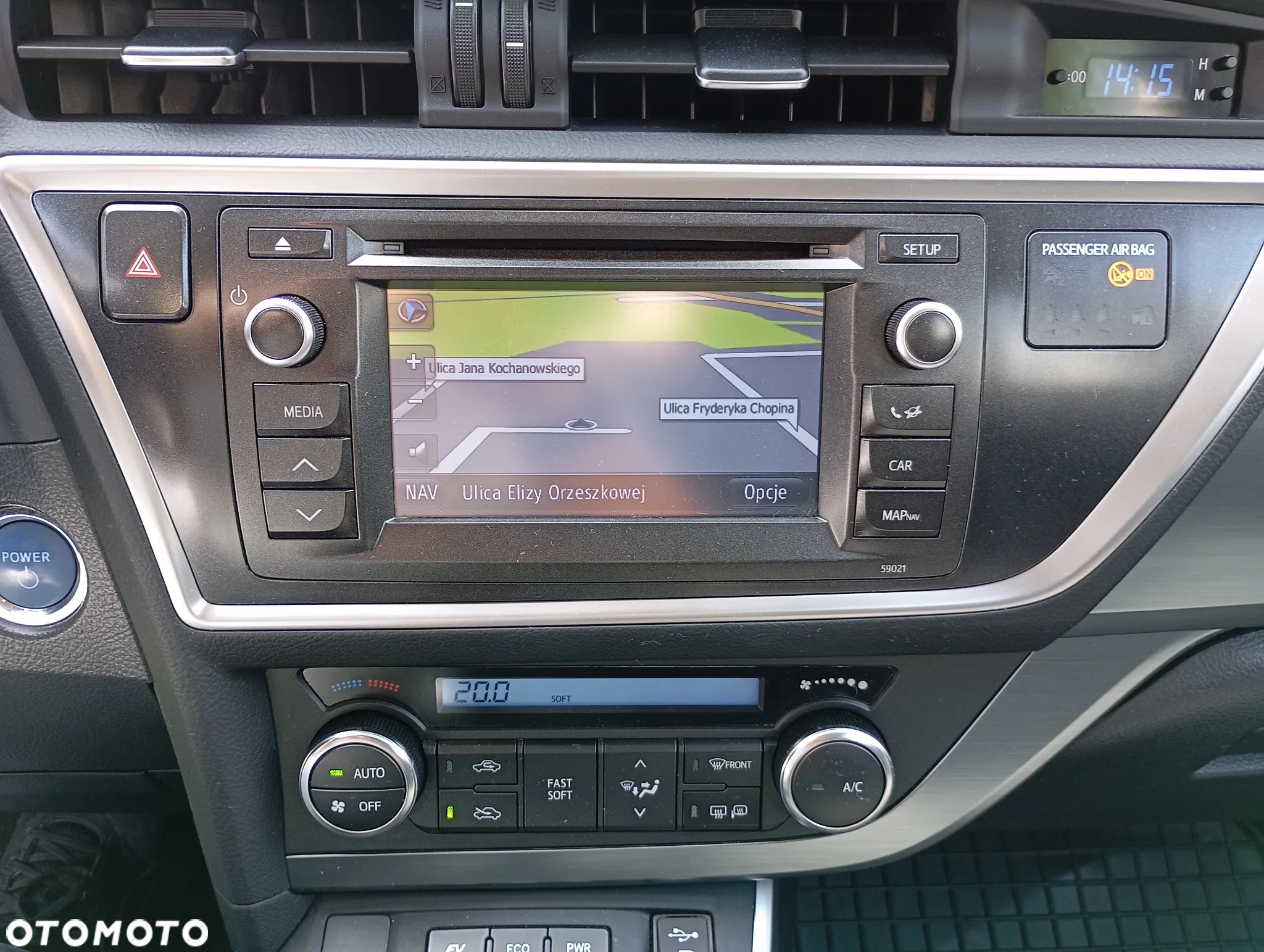 Toyota Auris Hybrid 135 Prestige - 11