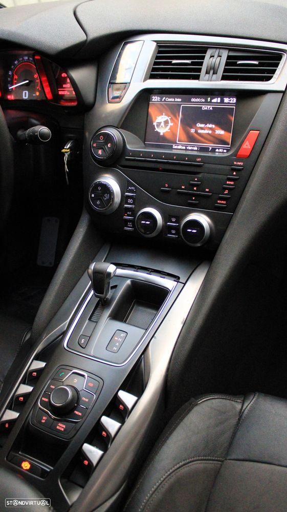 Citroën DS5 e-HDi 115 EGS6 SoChic - 14