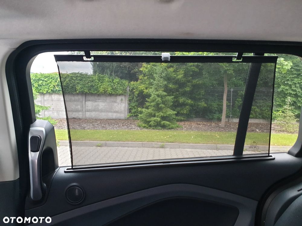Ford Grand C-MAX - 25