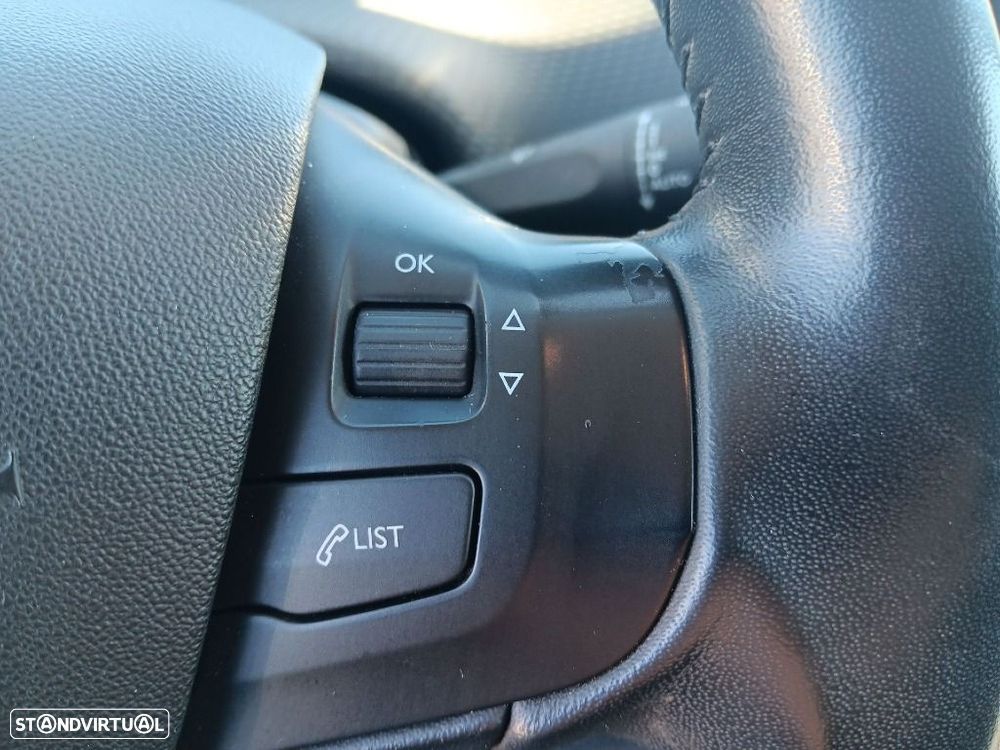 Peugeot 208 1.6 BlueHDi Style - 28