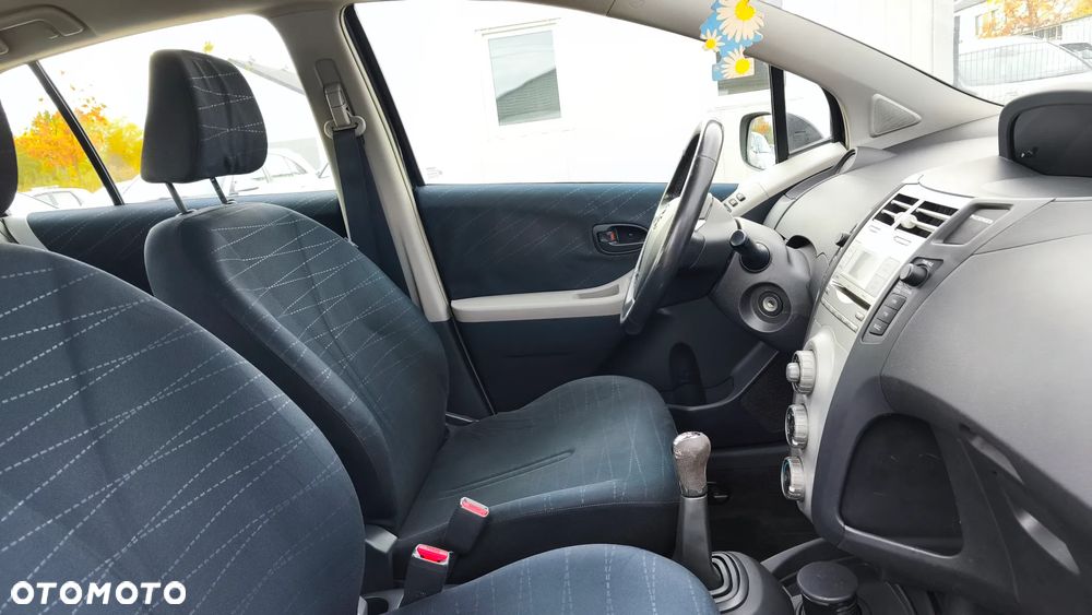 Toyota Yaris - 24