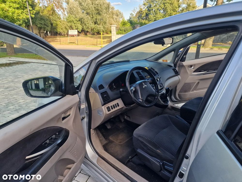 Mitsubishi Grandis 2.0 DID Intense - 9