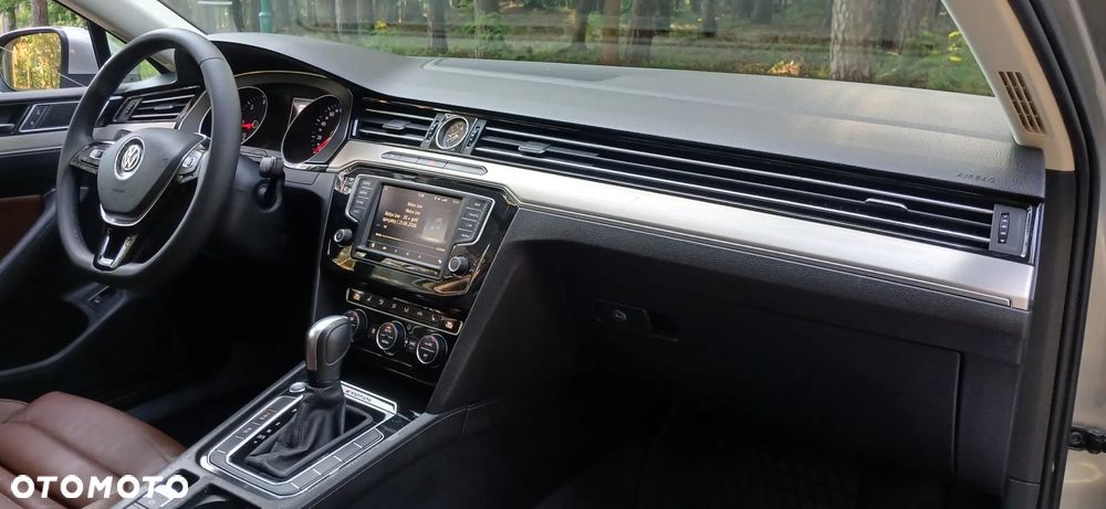 Volkswagen Passat 2.0 TDI SCR DSG 4Motion Business - 28